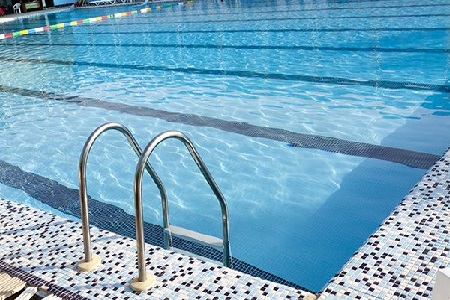 Is the pool water dirty?