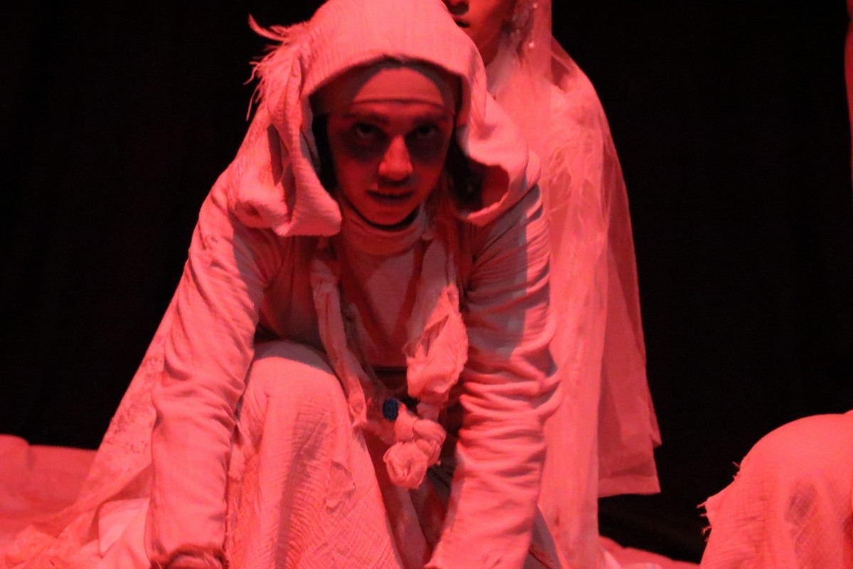 «قرار در قعر» روایتی از دفن در چاه اشتباهات  استفاده از کهن الگوها برای اجرای نمایش