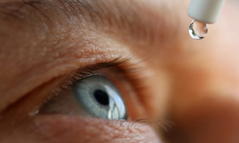 راهنمای کامل پیشگیری و درمان خشکی چشم در هوای سرد